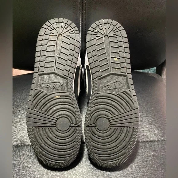 Kids Nike Air Jordan 1 Retro High Black and White Sneakers Size 7Y - Picture 10 of 11